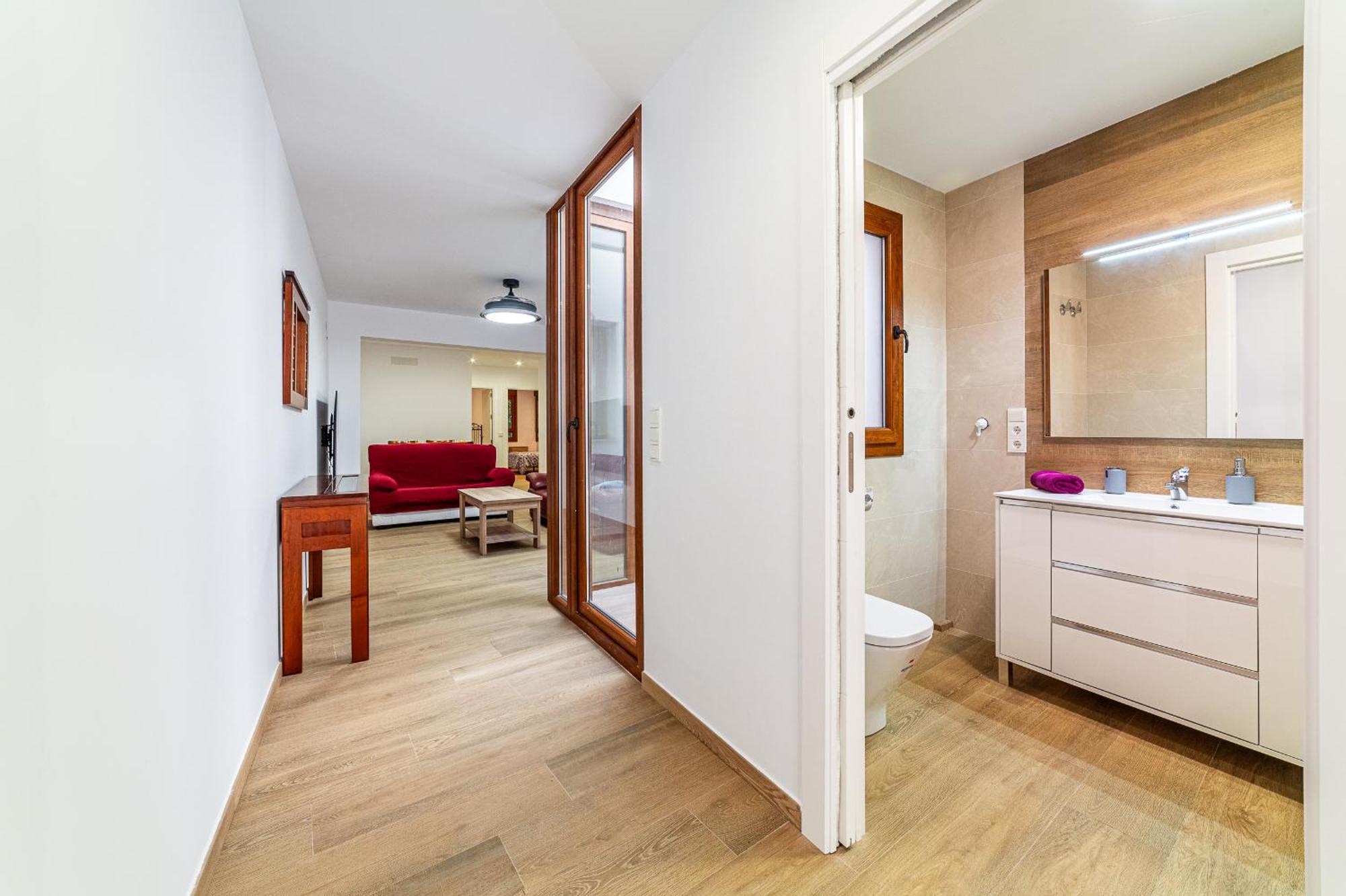 Casa Gomez, Parking Gratuito En Pleno Centro Almeria